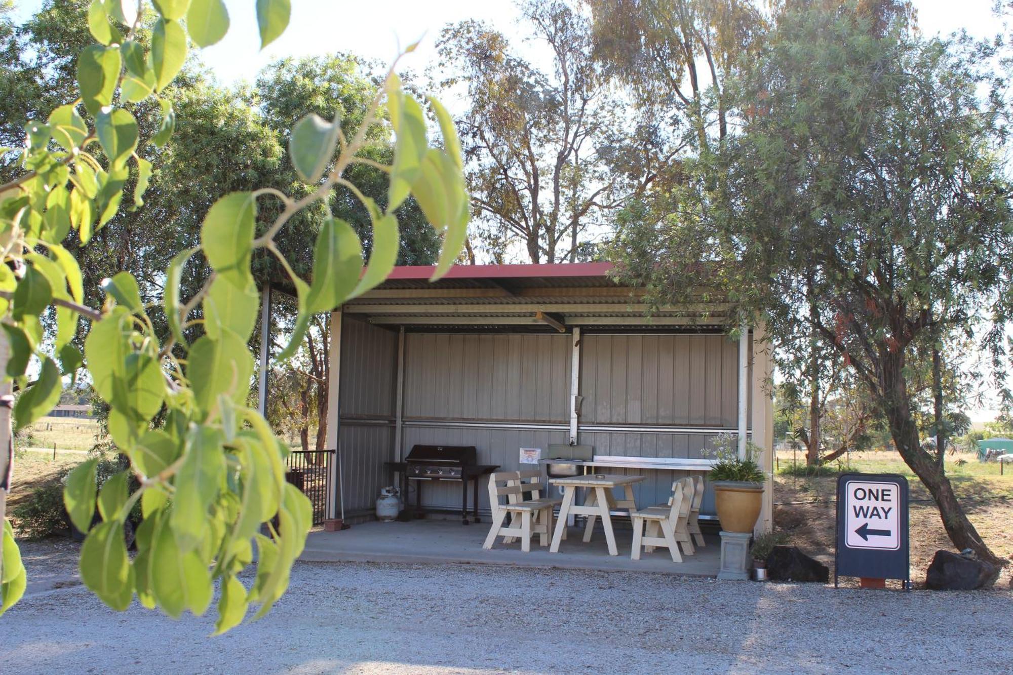 The Lydoun Motel Chiltern Екстериор снимка